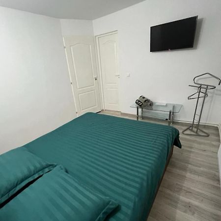 Апартаменты Garsoniera Casa Dragoeni, Тыргу-Жиу Экстерьер фото
