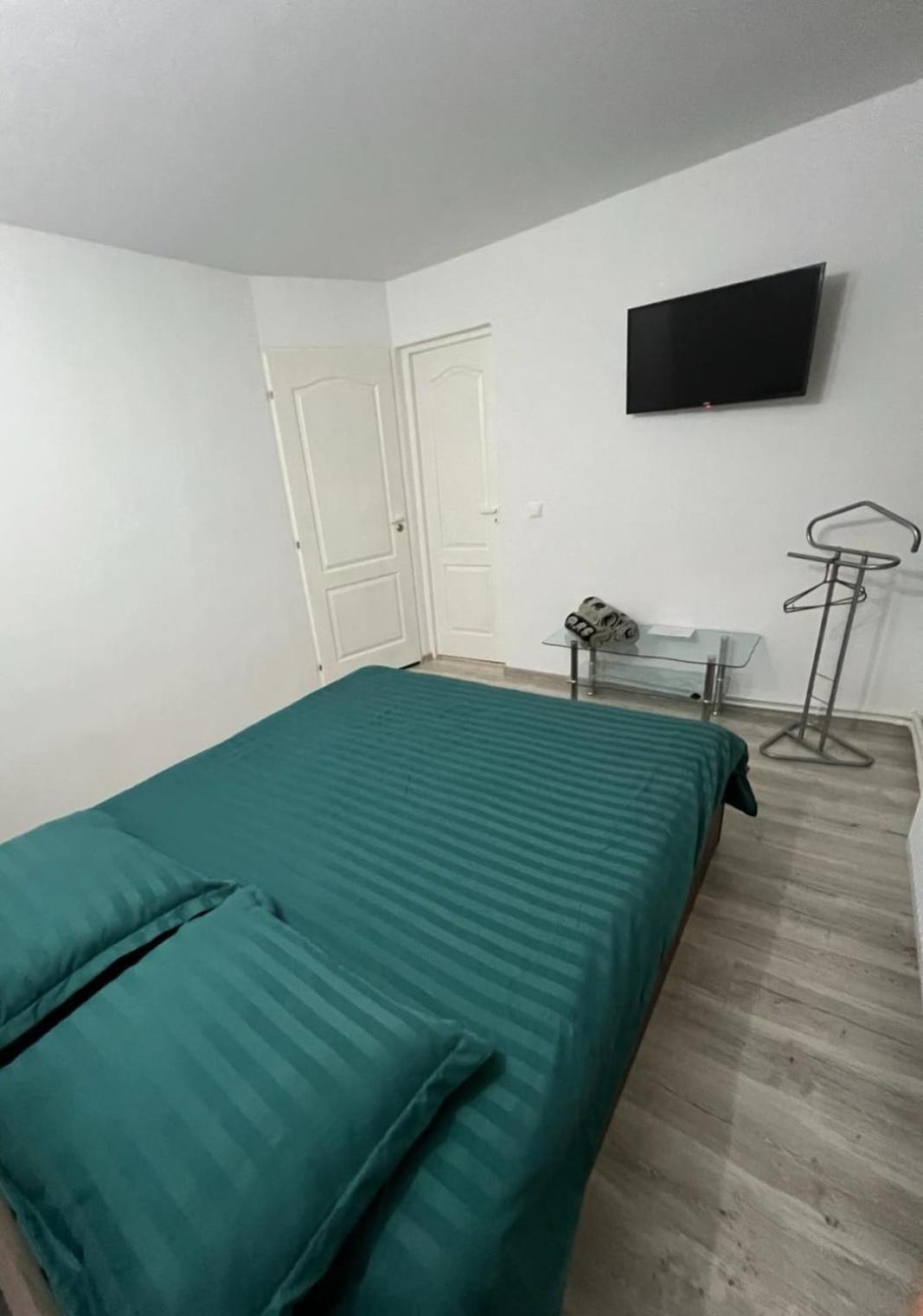 Апартаменты Garsoniera Casa Dragoeni, Тыргу-Жиу Экстерьер фото