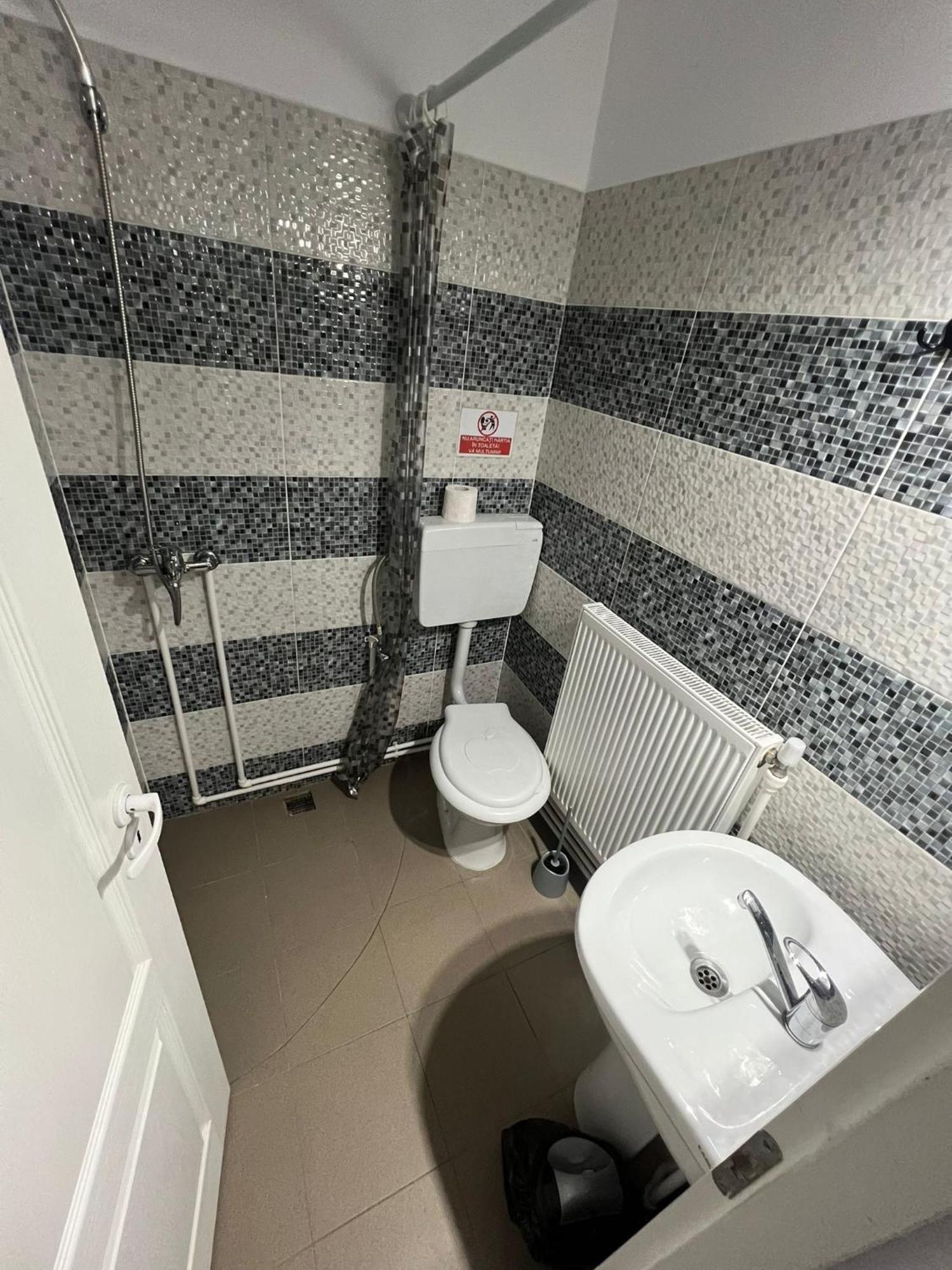 Апартаменты Garsoniera Casa Dragoeni, Тыргу-Жиу Экстерьер фото